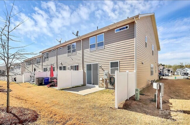 Foto del edificio - 16042 Red Buckeye Ln