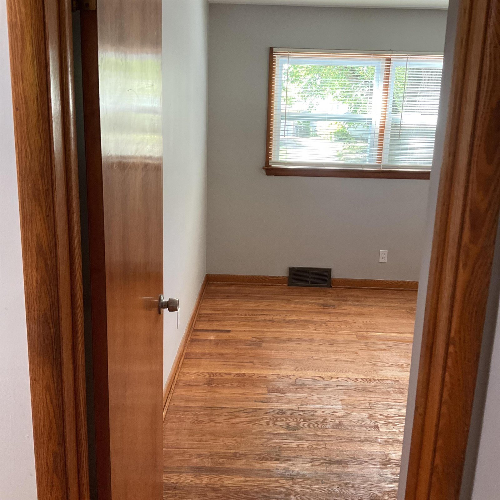 399 Warwick St Akron, OH 44305 – photo 4