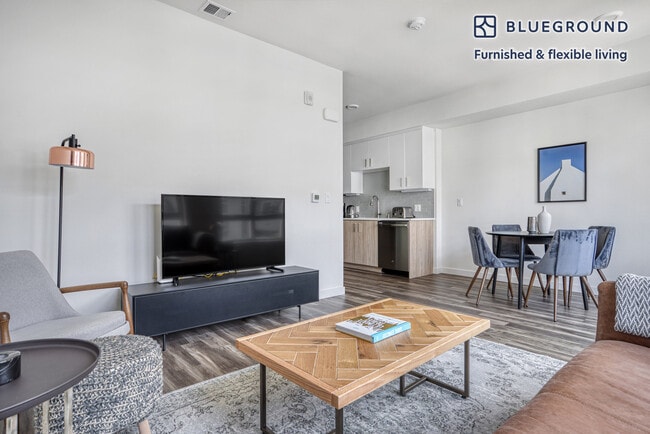 Building Photo - 3093 Broadway