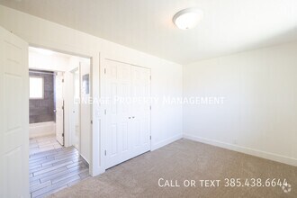 Building Photo - 1223 Emery St W