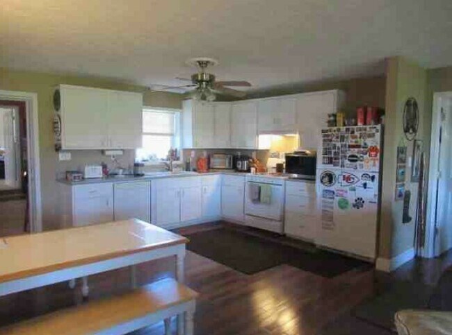 Foto del edificio - 1228 Taylorsville Macedonia Rd SW