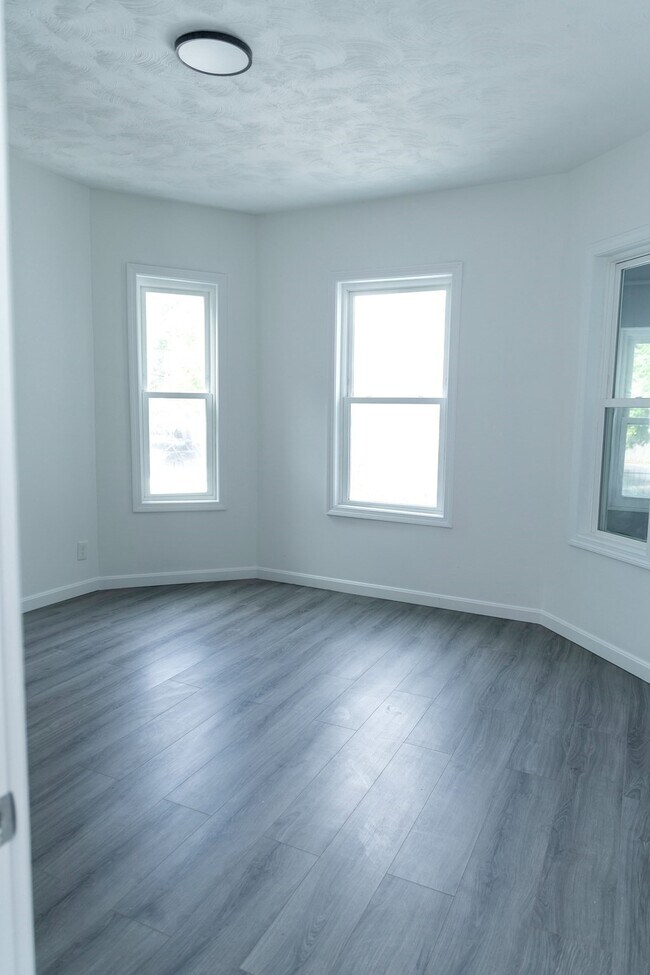 Building Photo - 116 Lucerne St