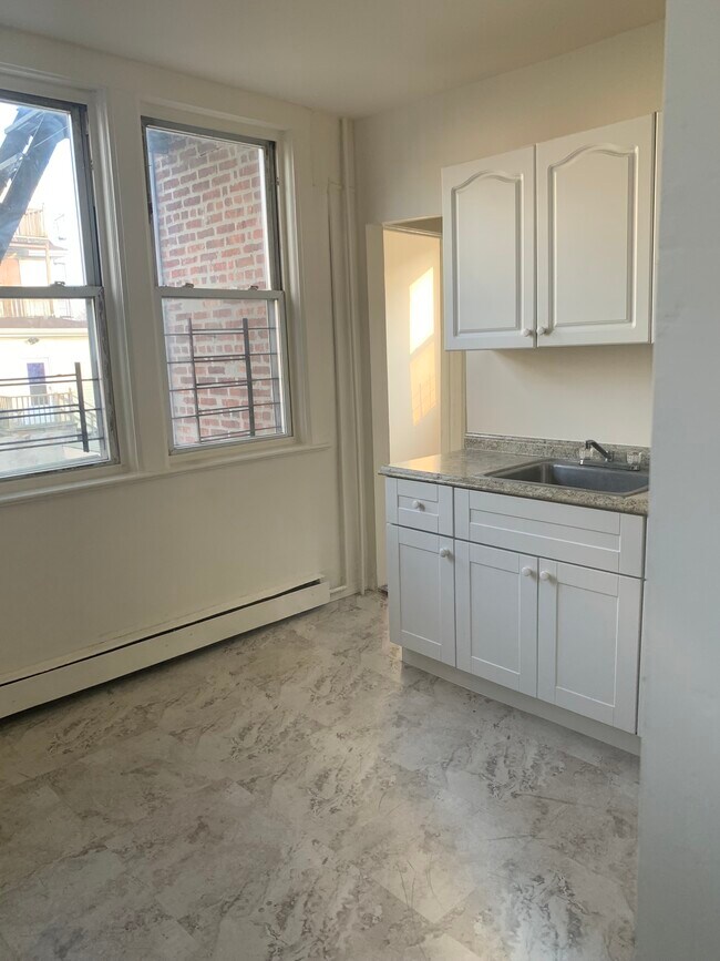 Building Photo - 536 Beach 67th St