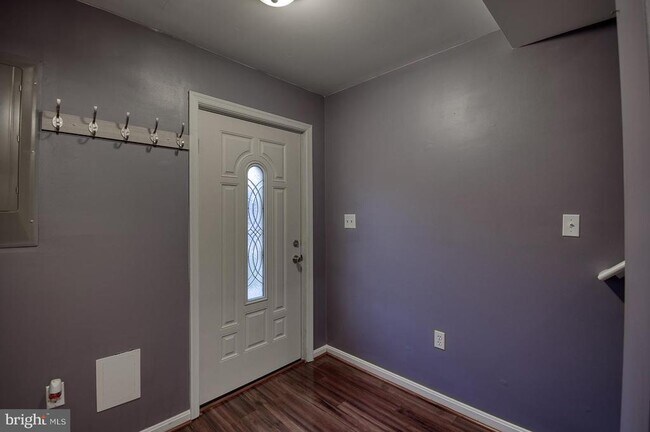 Foto del edificio - 5625 Crestwood Ct