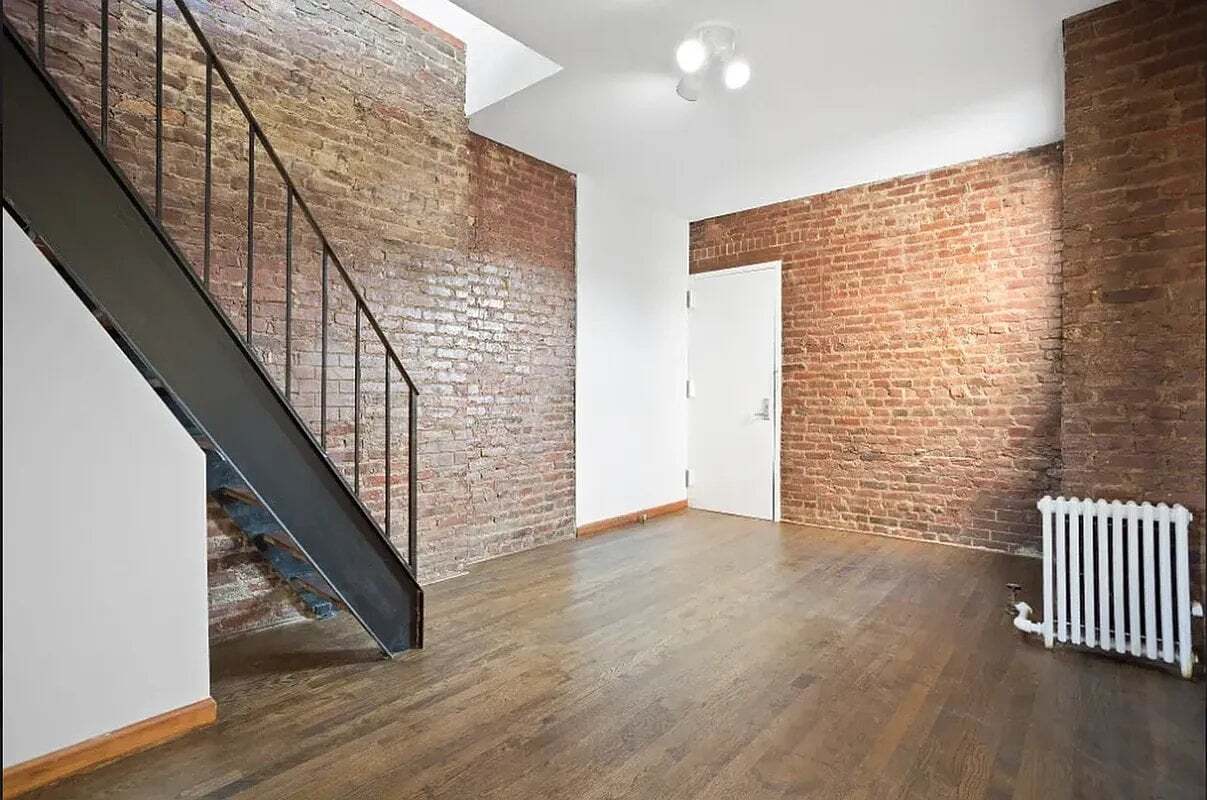 Building Photo - 410 E 13th St