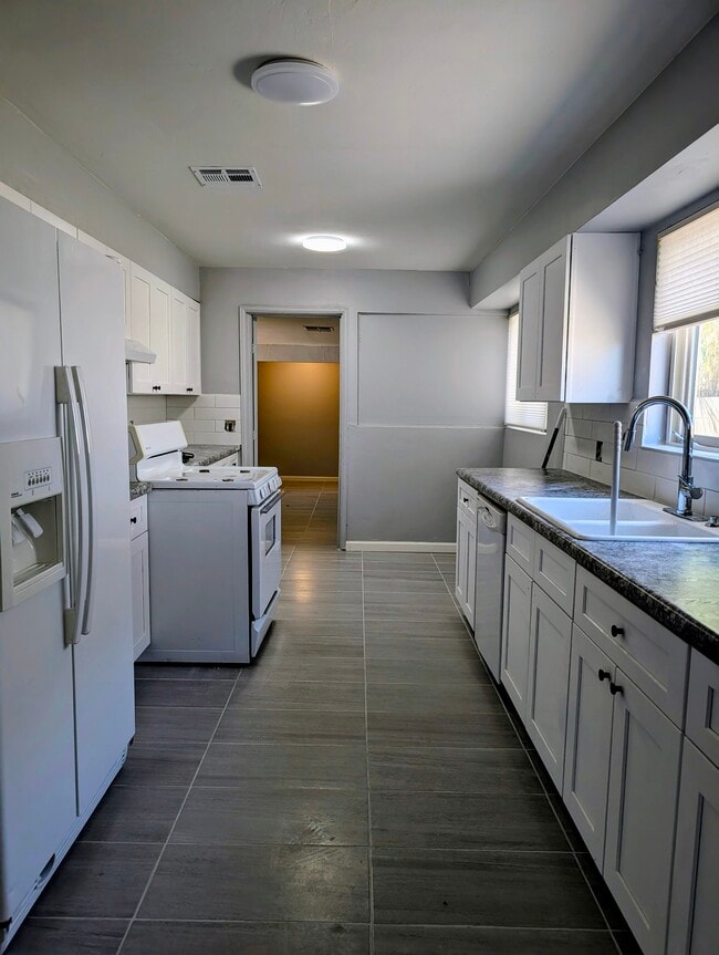 Foto del edificio - 2432 E Eastland St