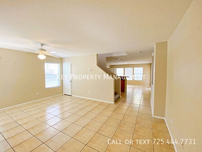 Foto del edificio - 3 BEDROOM + LOFT HOME LOCATED IN SILVERADO...