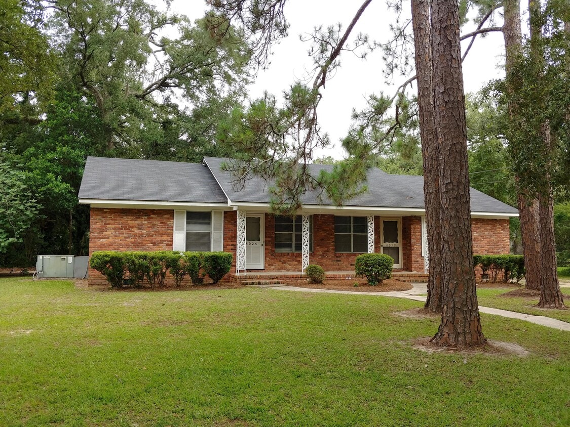 802 McIntosh Rd Unit A, Albany, GA 31701 Apartment for Rent in Albany