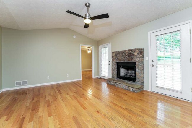 Foto del edificio - 6448 Wildwood Trail
