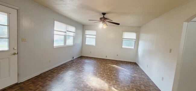 Foto del edificio - 11 Trails End Rd