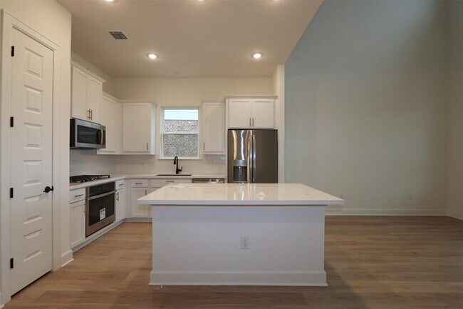 Building Photo - 4914 Seadrift Dr