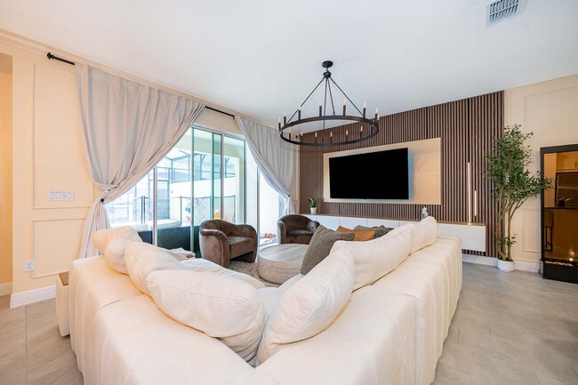 Building Photo - 1660 Tropical Palms Cir