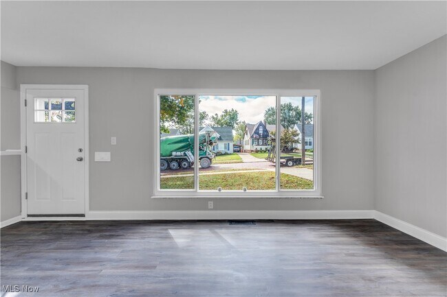 Foto del edificio - 7618 Newport Ave