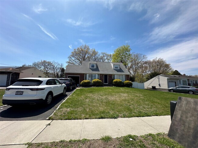 Building Photo - 14 Somers Ln