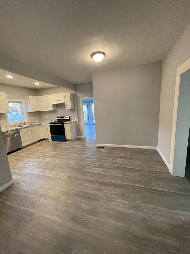 Building Photo - 711 GA-162