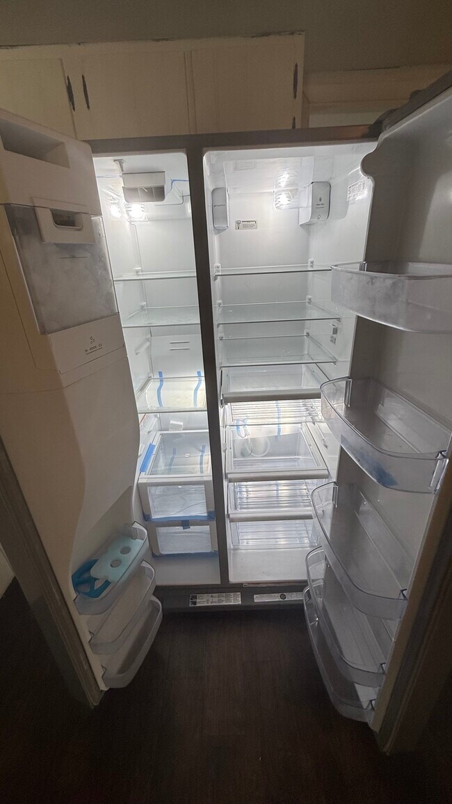Refrigerador nuevo incluido - 245 Columbia St