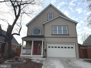 Building Photo - 728 18th St S