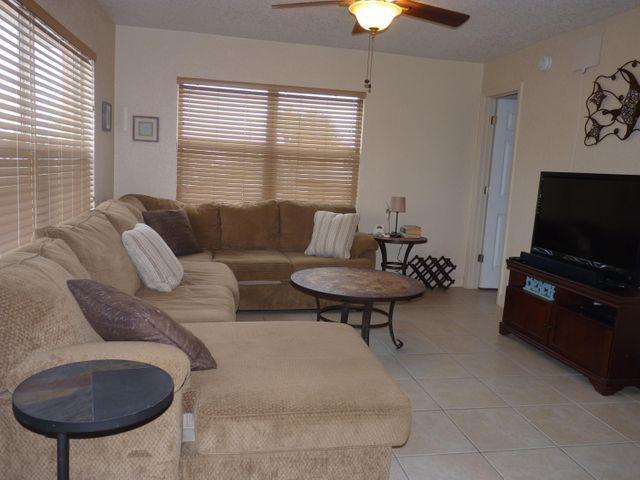 Building Photo - 7605 Ridgewood Ave #2-1