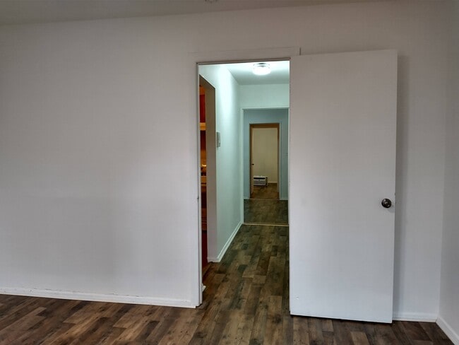 Building Photo - 552 38th St