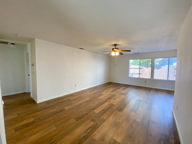 Foto del edificio - Remodeled 3 Bedroom 2 Bath Stonewood Estat...