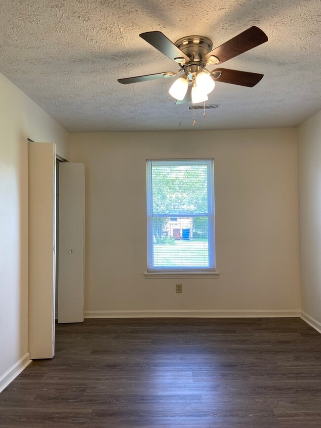 104 Master Bedroom - 104 Susan Ct