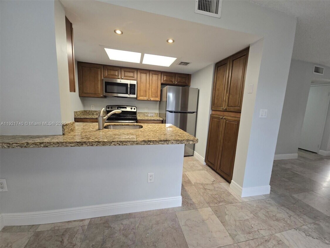 Foto principal - 8414 Coral Lake Way