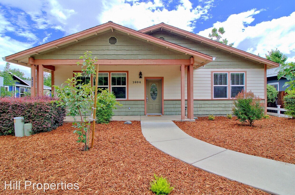 3 br, 2 bath House 1604 Laburnum Ave House Rental in Chico, CA