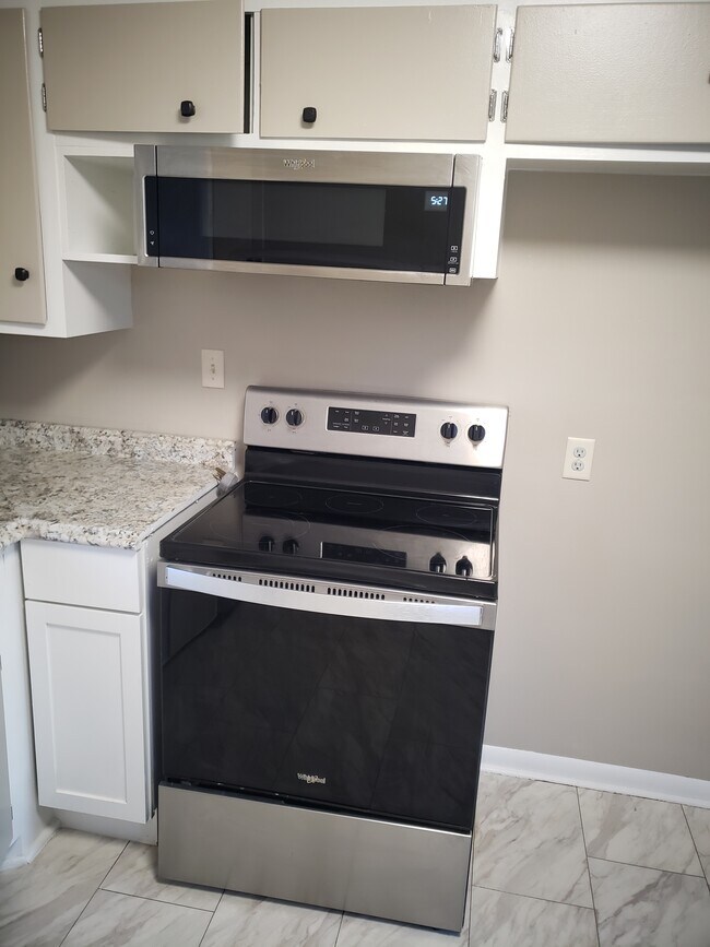 Building Photo - 4230 N 100th St