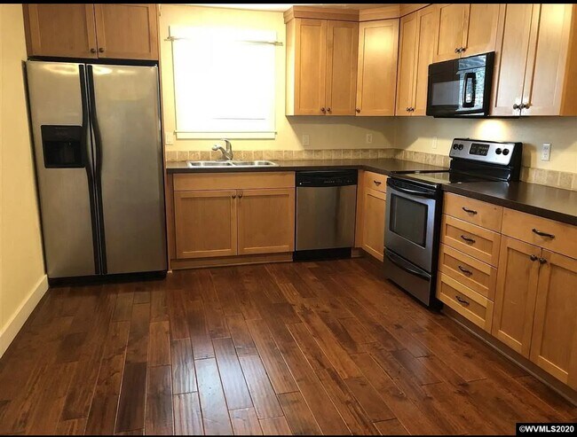 Building Photo - Condo living at it's best! Available now 2...