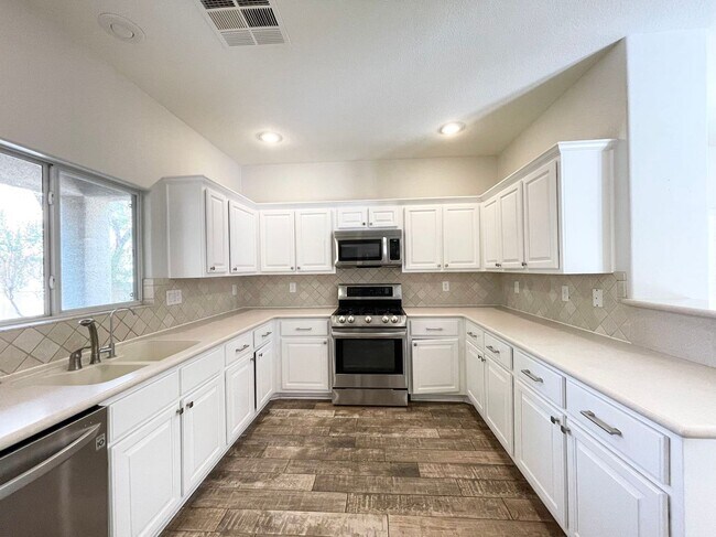 Building Photo - Charming 3-bedroom, 2.5-bathroom home