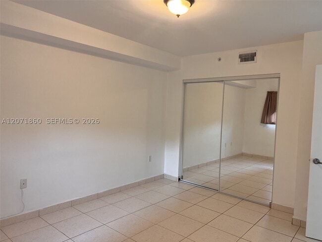 Building Photo - 2740 SW 28th Terrace