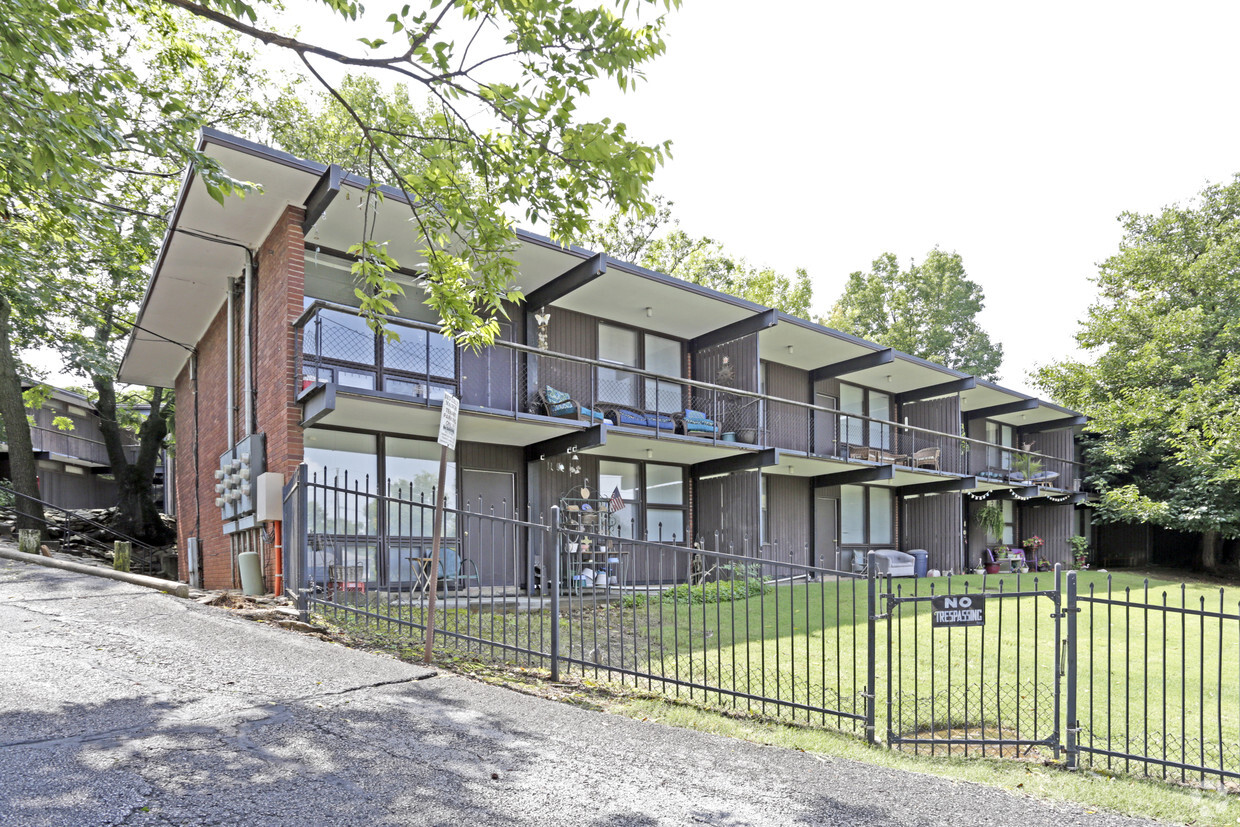 Primary Photo - Beverley Manor Apartments