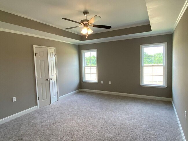 Foto del edificio - Charming 4-Bedroom Home with Modern Amenities in Valdosta, GA