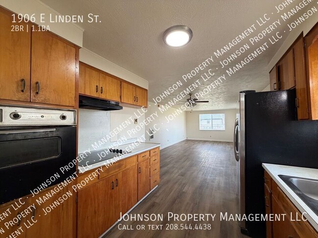 Building Photo - 1906 E Linden St