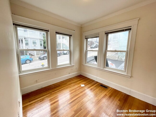 Photo - 13 Sunset St Apartment