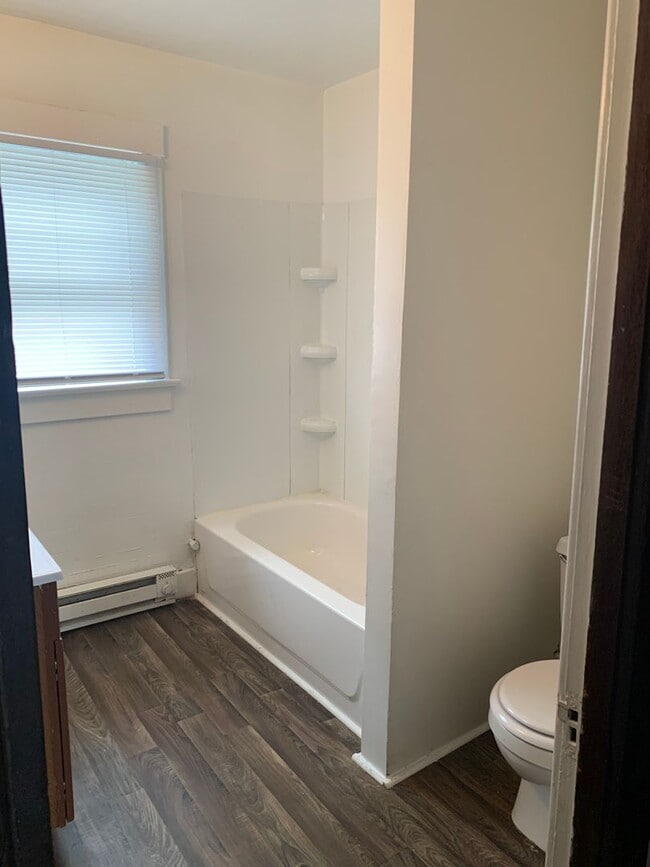 Building Photo - 1814 E Pontiac St