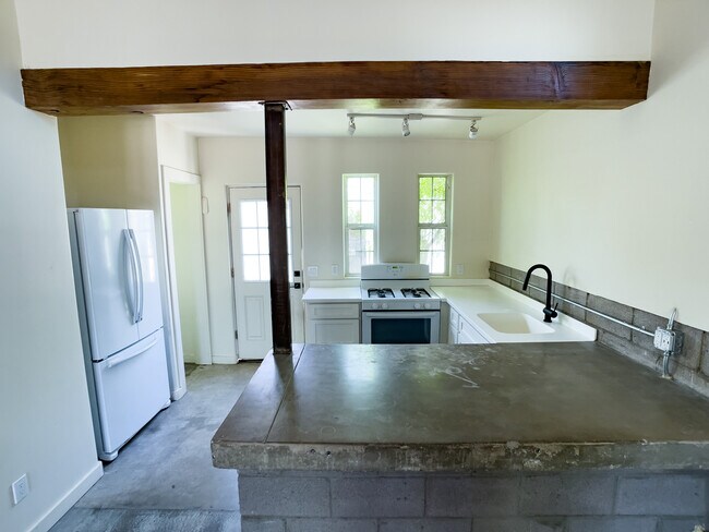 Building Photo - 1330 E Coronado Rd