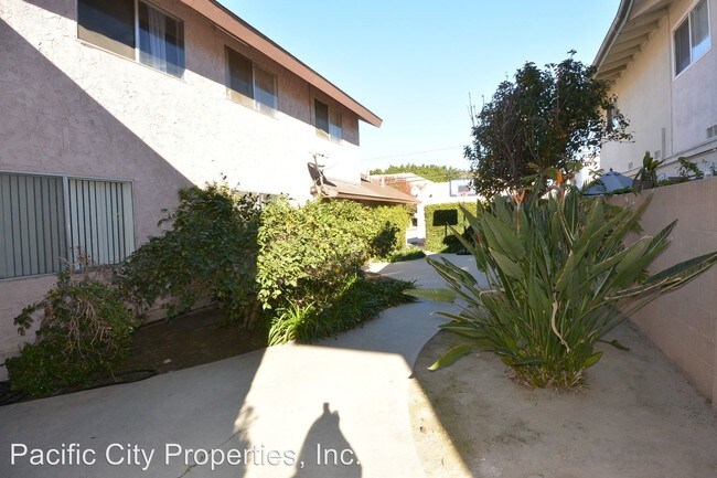 Building Photo - 4031-4037 Green Ave