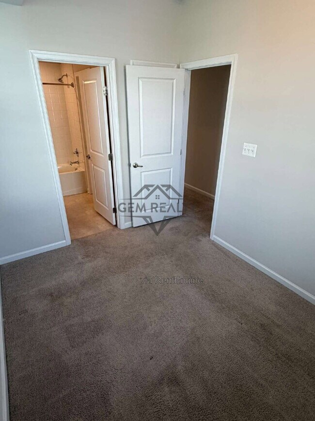 Foto del edificio - 501 Rolling Valley Dr