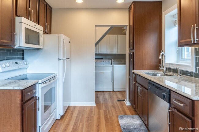 Foto del edificio - 2217 Barrett Ave