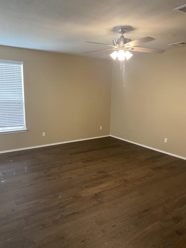 Building Photo - 3216 Claymore St