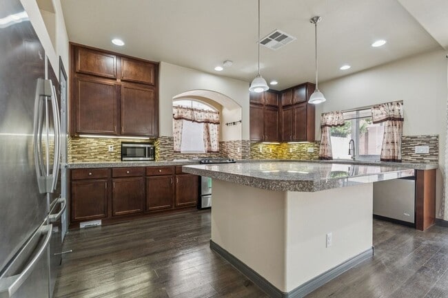 Building Photo - 6360 Stag Hollow Ct