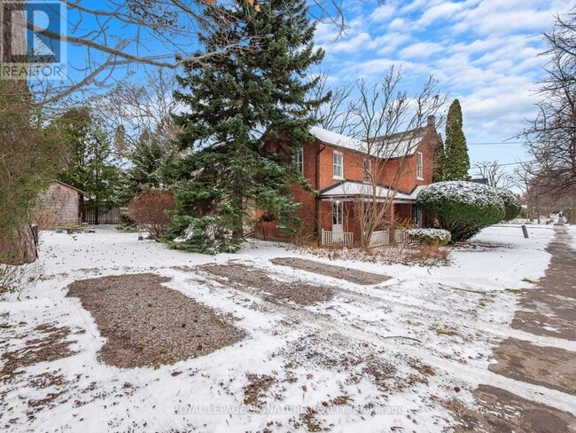 Building Photo - 265 College St