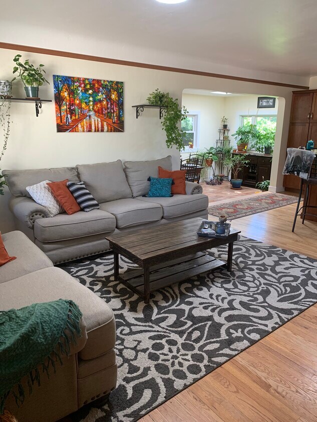 Foto principal - 2917 Santa Monica Ave SE