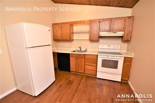 Building Photo - 552 greenhill court