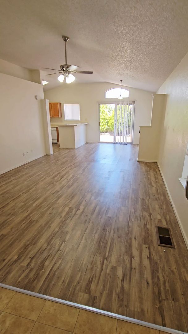 Foto del edificio - 2 Bed 2 bath 2 car garage Sierra Highlands home For Rent