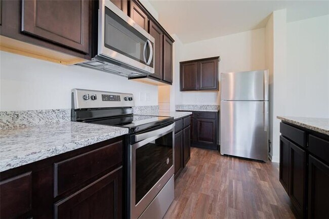 Foto del edificio - 4745 Alford Commons