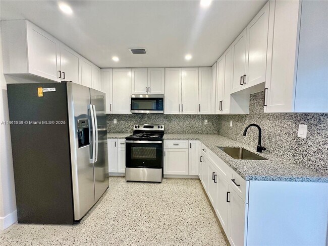 Foto del edificio - 10300 NW 35th Ct