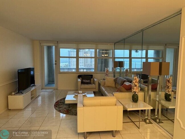 Building Photo - 305 N Pompano Beach Blvd