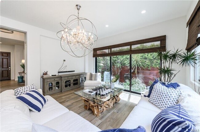 Foto del edificio - 328 Pinnacle Drive, Lake Forest, CA 92630 ...